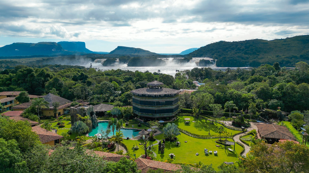Ara Merú Lodge