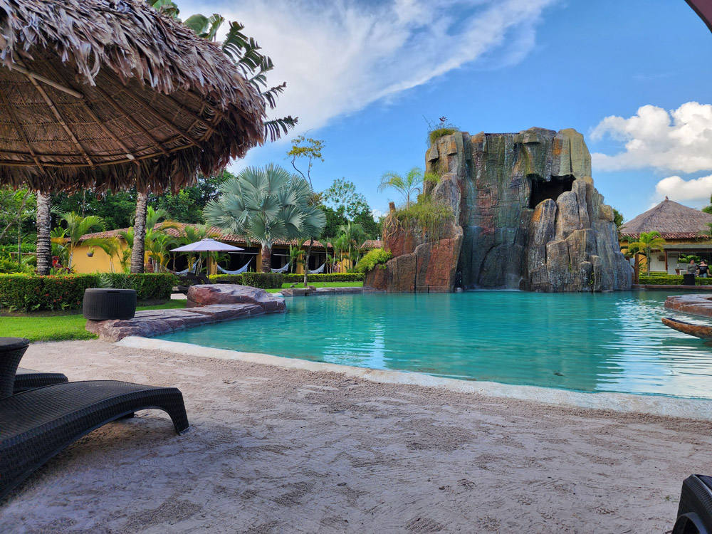 Ara Merú Lodge